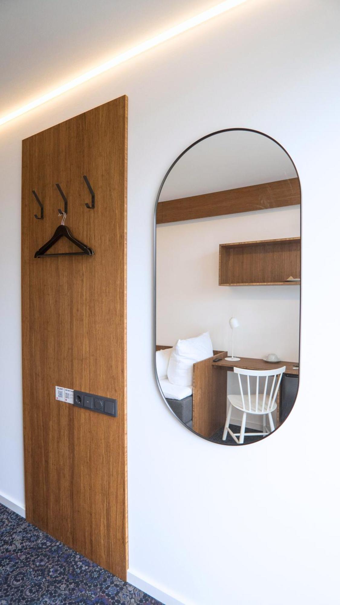 Tin Inn - Heinsberg - Das Hotel Aus Hochwertig Ausgebauten Ueberseecontainern ภายนอก รูปภาพ