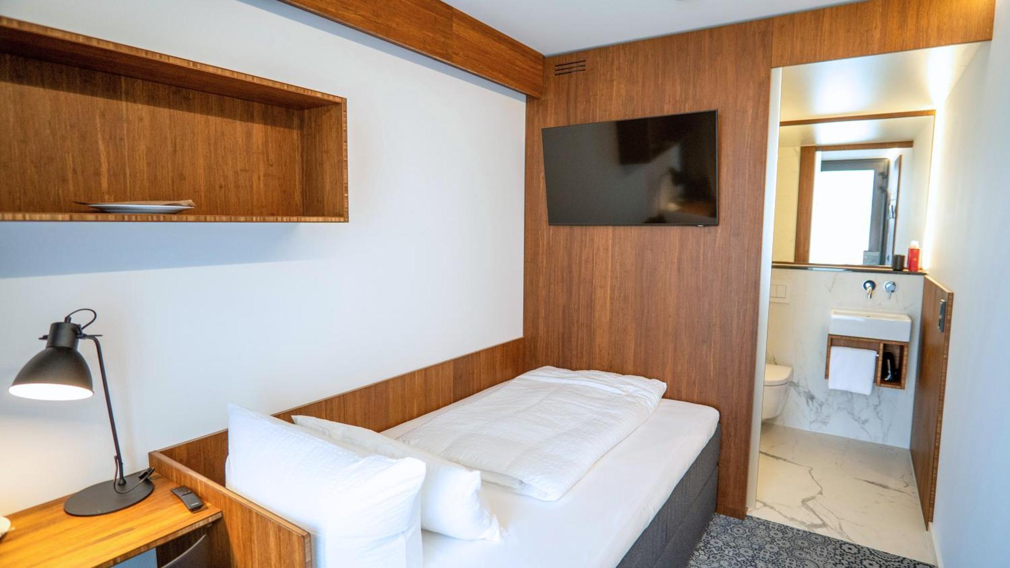 Tin Inn - Heinsberg - Das Hotel Aus Hochwertig Ausgebauten Ueberseecontainern ภายนอก รูปภาพ