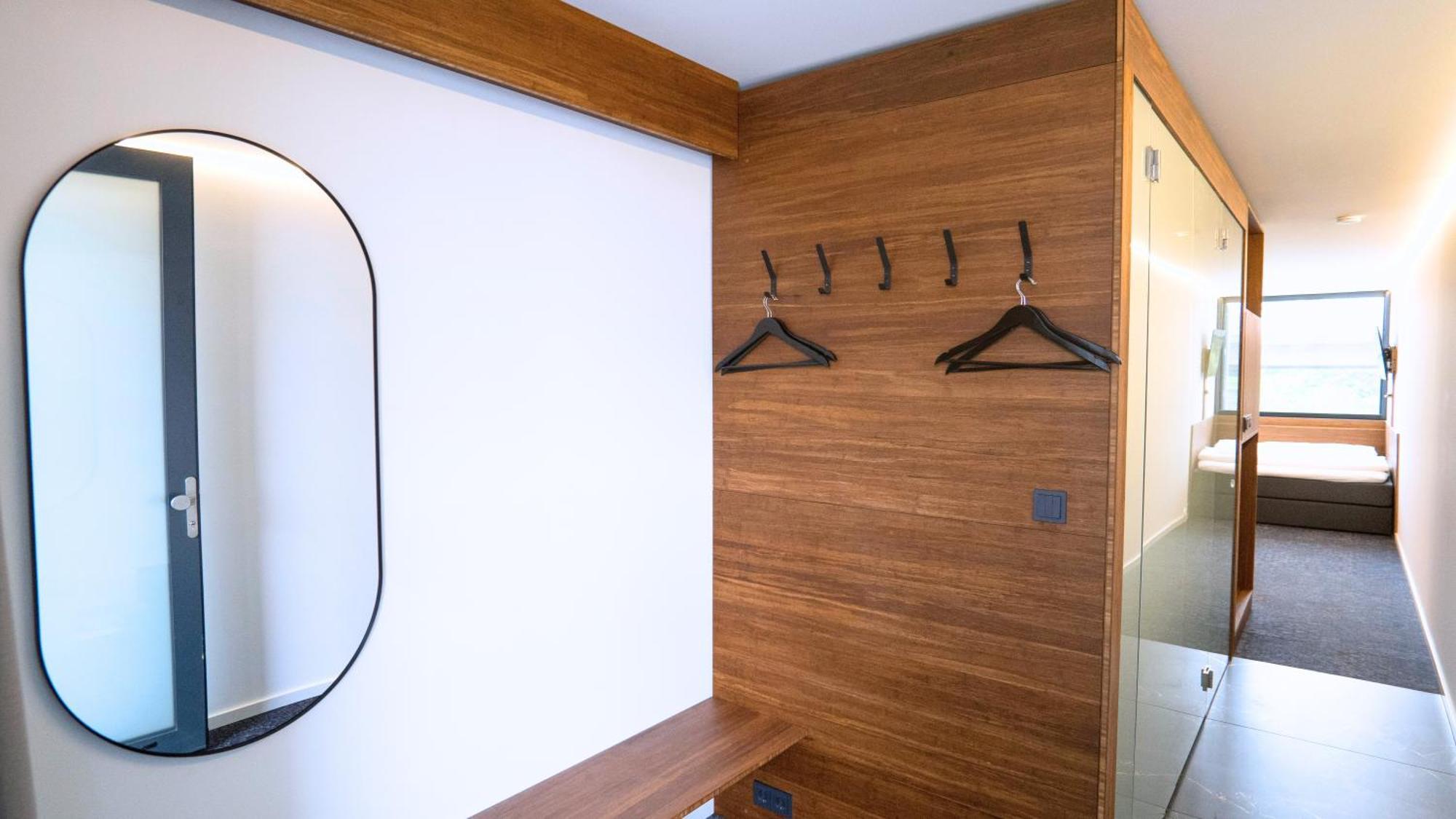 Tin Inn - Heinsberg - Das Hotel Aus Hochwertig Ausgebauten Ueberseecontainern ภายนอก รูปภาพ